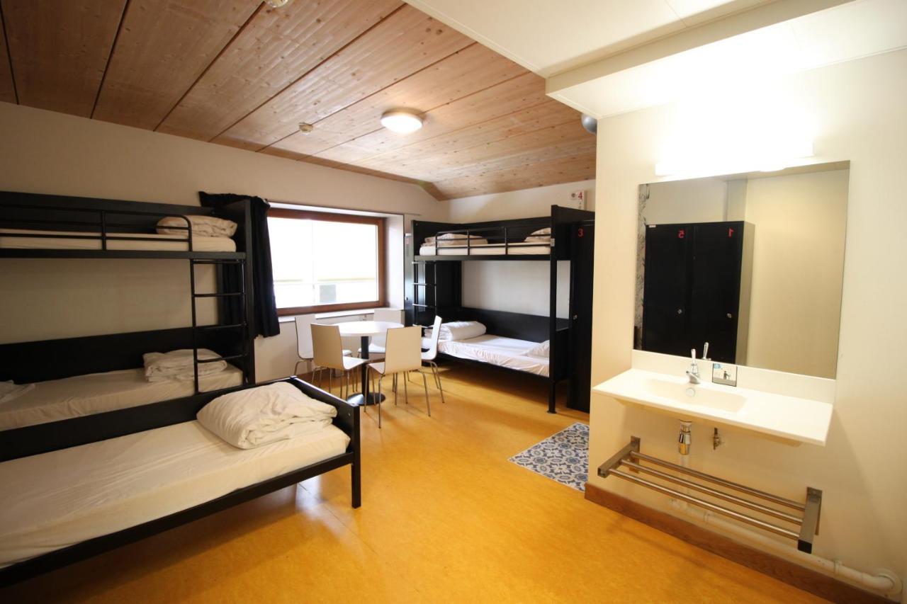 Room Ensuite Shower – Shared Toilets